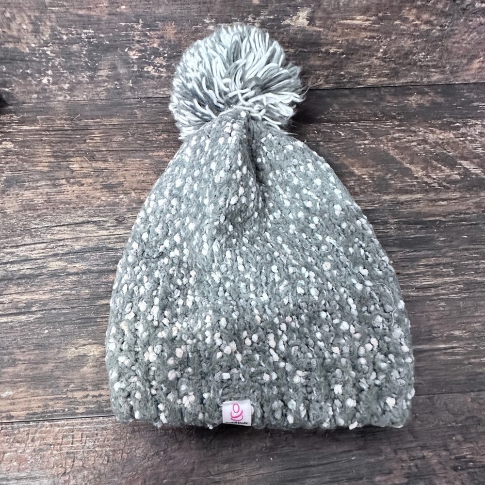 Cuddl Duds Gray Cozy Knit Hat with Pom-Pom‎